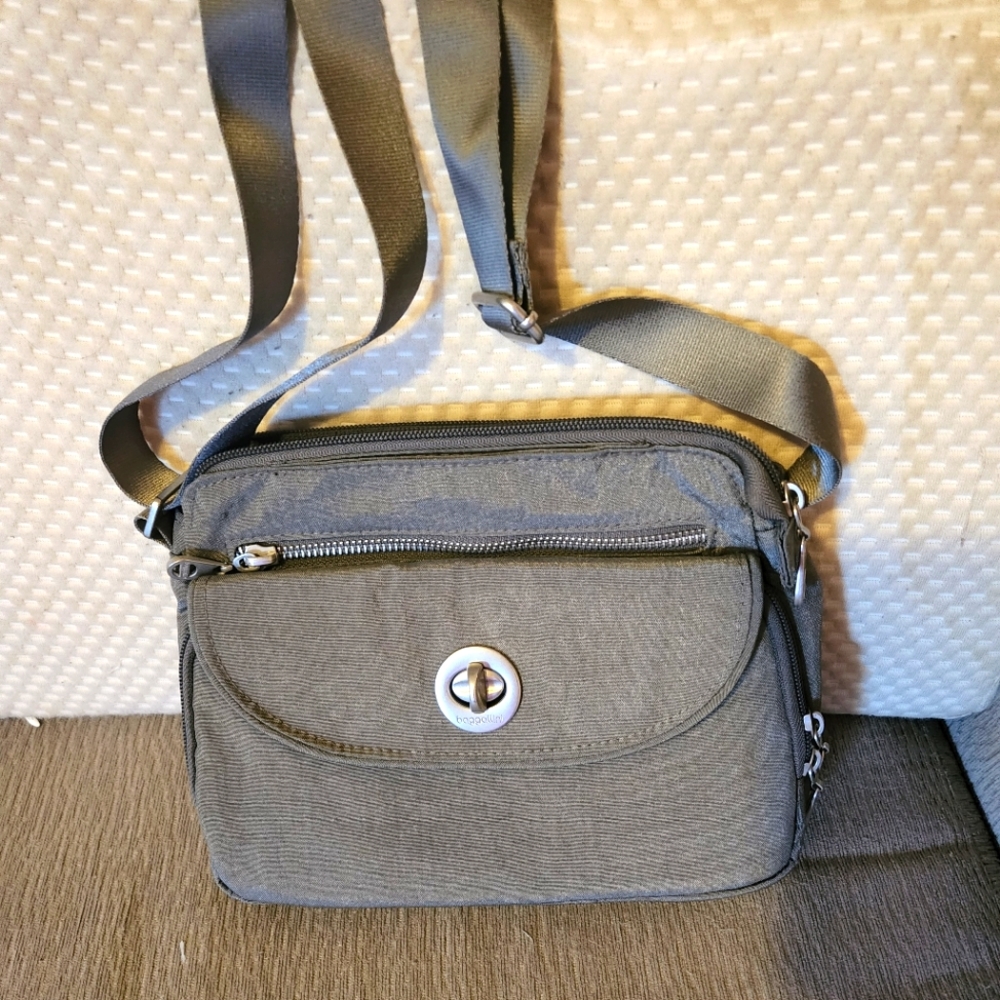 Bagallini sterling silver calais Crossbody purse